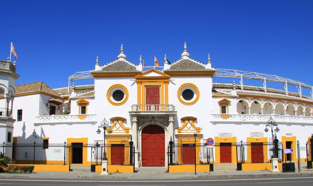 Hotel Maestranza Seville Luaran gambar